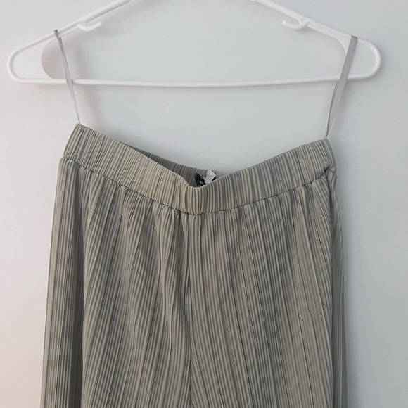 Sage Green top and pant set by Gianni Bini (sizes in description) - Picture 6 of 7